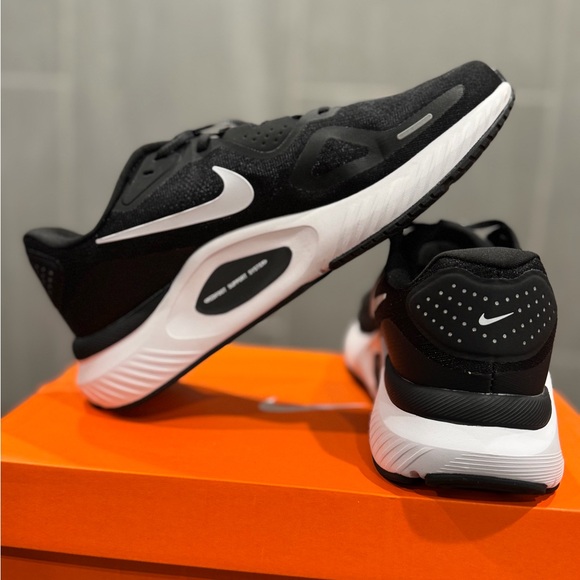 Mens Nike Structure 26 - Picture 2 of 5